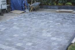 Réalisation d'un terrassement avec pavages et rampe de garage antidérapant Réalisation d'un terrassement avec pavages et rampe de garage antidérapant