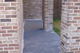 Réalisation d'un terrassement avec pavages et rampe de garage antidérapant Réalisation d'un terrassement avec pavages et rampe de garage antidérapant